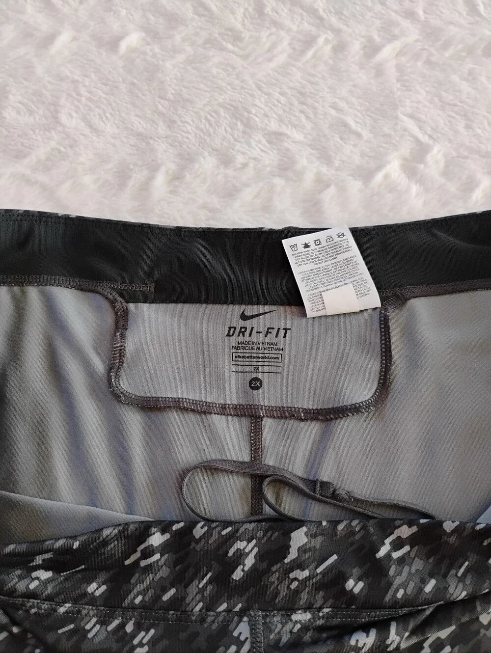 Nike Dri-Fit Black & Gray Pattern Capri Leggings